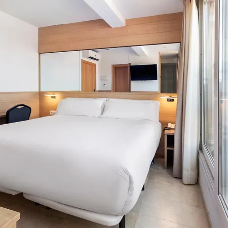 Centro Urbis Hotel 3*