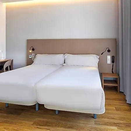 Centro Urbis 3* Таррагона