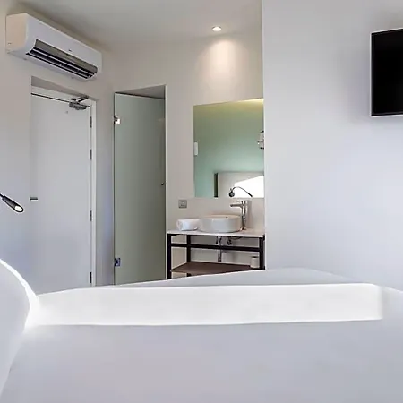 호텔 Centro Urbis 3*