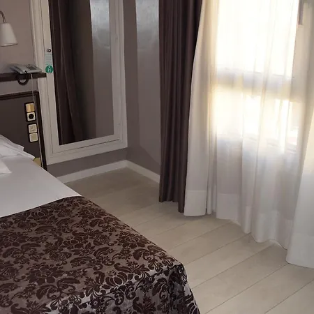 Hotel Centro Urbis 3*
