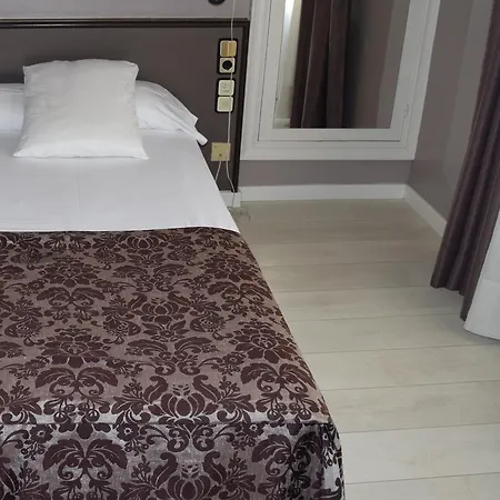 Centro Urbis Hotel 3*