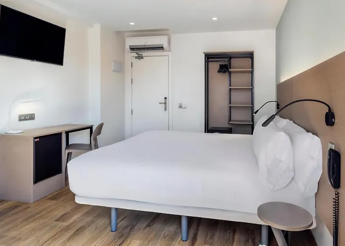 فندق Centro Urbis 3*