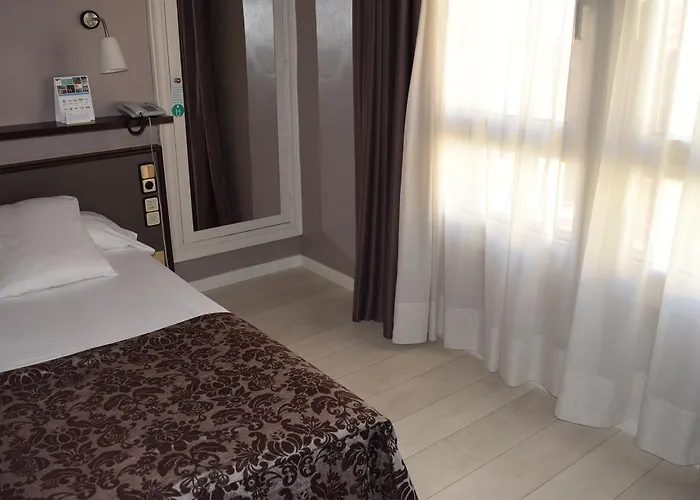 فندق Centro Urbis 3*